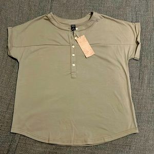 Emery Rose Size Medium Grey Women’s T